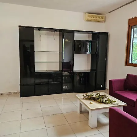 Holiday home Peza Garden House *