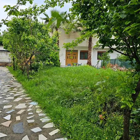 Peza Garden House Holiday home *