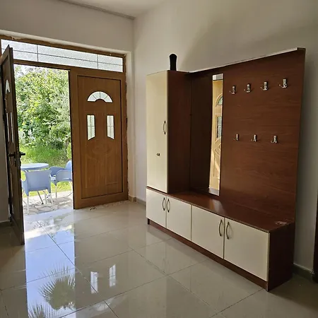 Peza Garden House * Durres