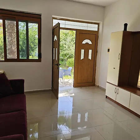 Peza Garden House Durres